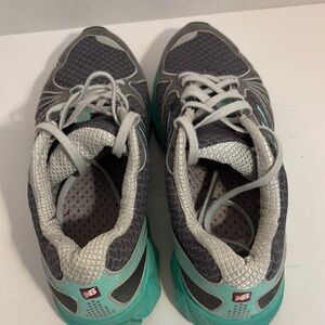 New Balance Women's Athletic Shoes in Gray and Teal